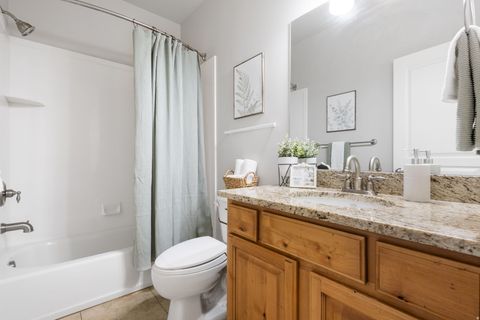 Tiny photo for 11381 S SKYLUX AVE, South Jordan, UT 84009 (MLS # 2141116)