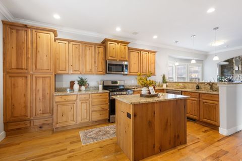 Tiny photo for 11381 S SKYLUX AVE, South Jordan, UT 84009 (MLS # 2141116)