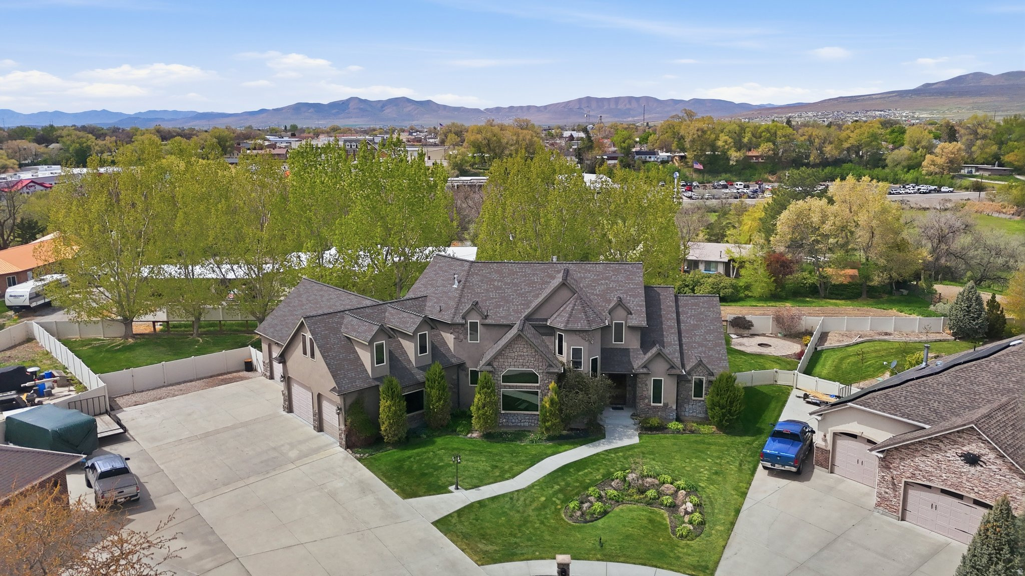 HOLMGREN ESTATE - Residential