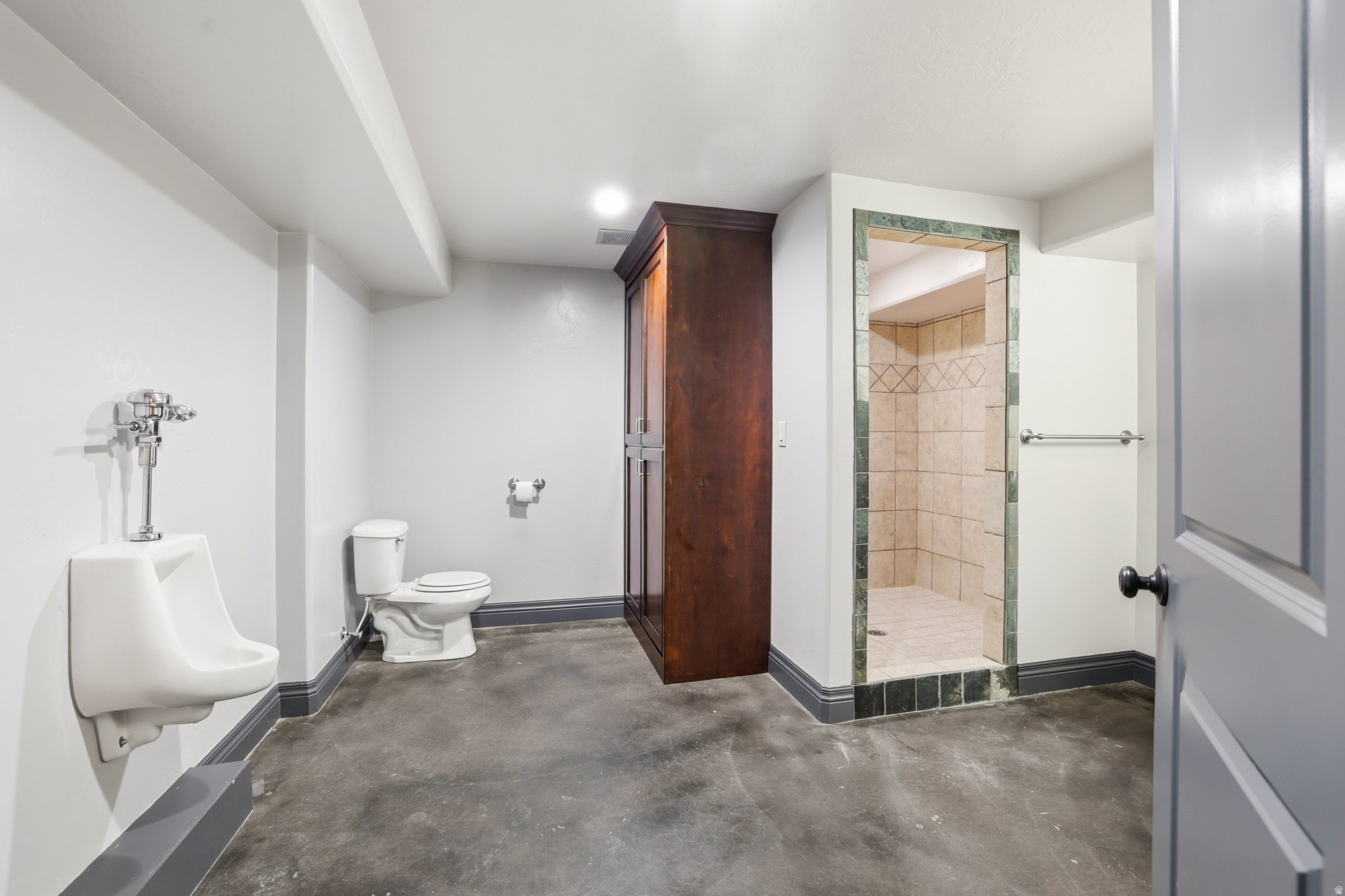 HOLMGREN ESTATE - Residential