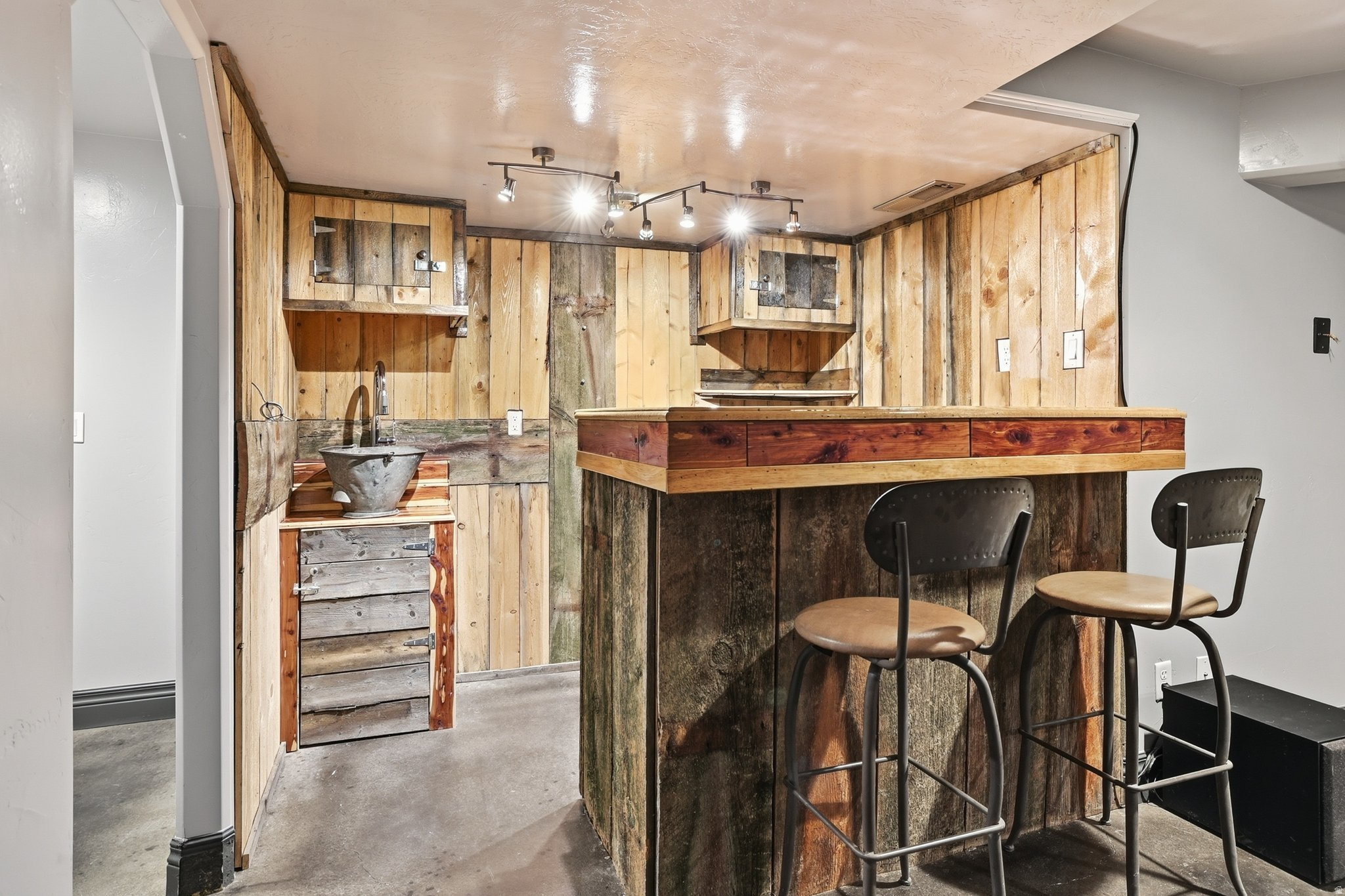 HOLMGREN ESTATE - Residential