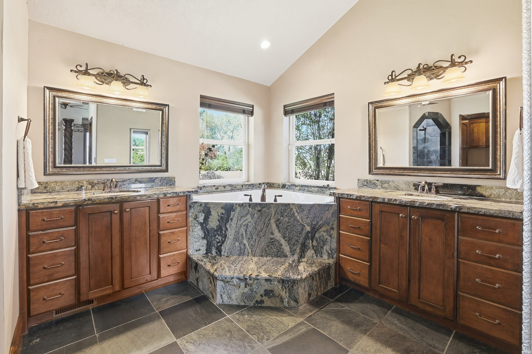 HOLMGREN ESTATE - Residential