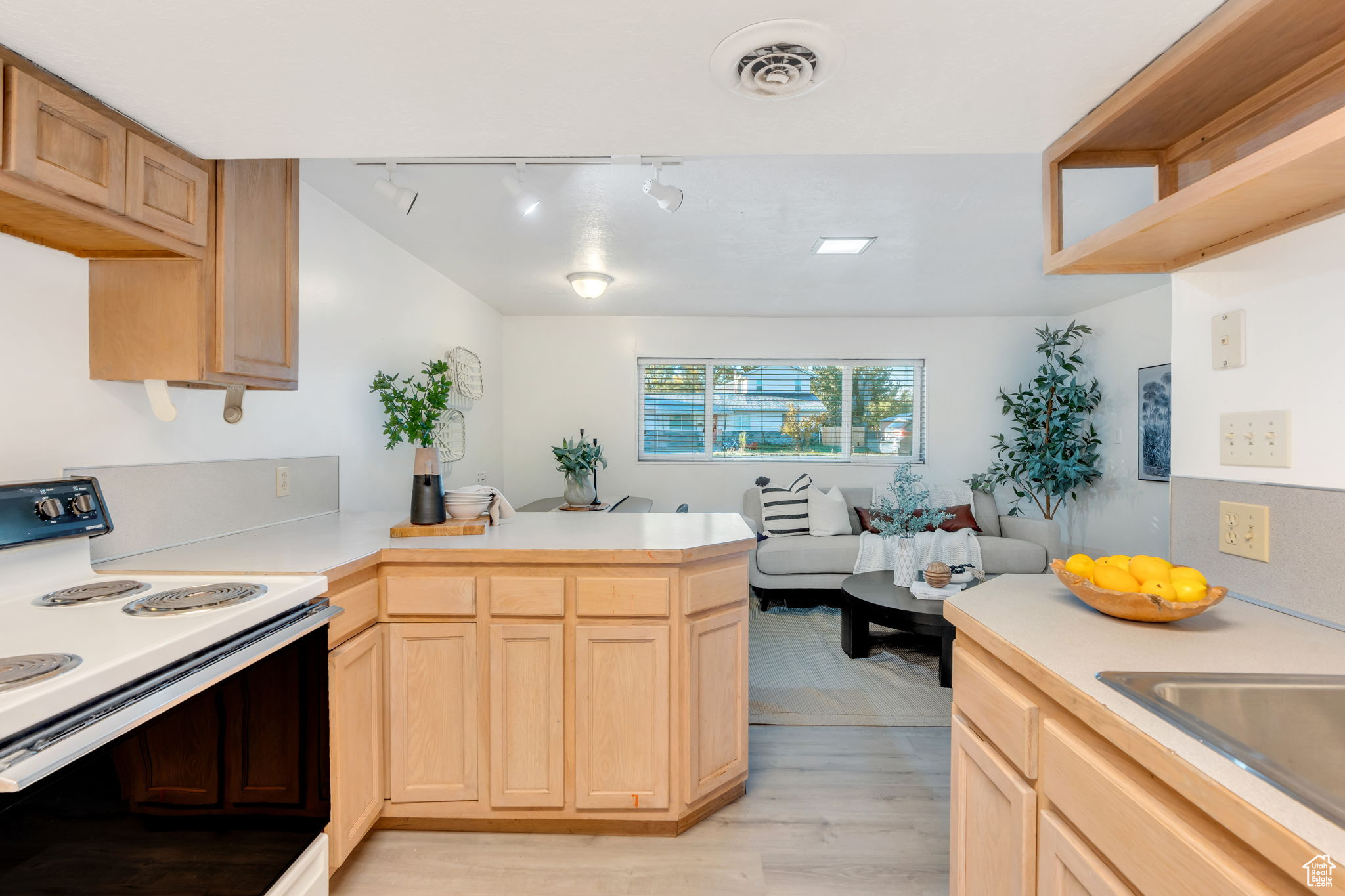 LAKEWAY - Residential