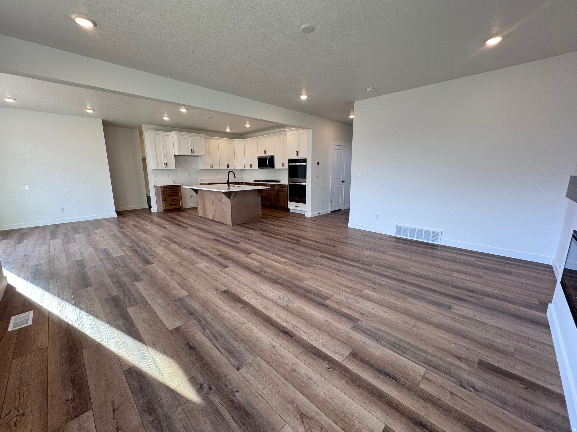 RIVERSIDE ESTATES - Residential