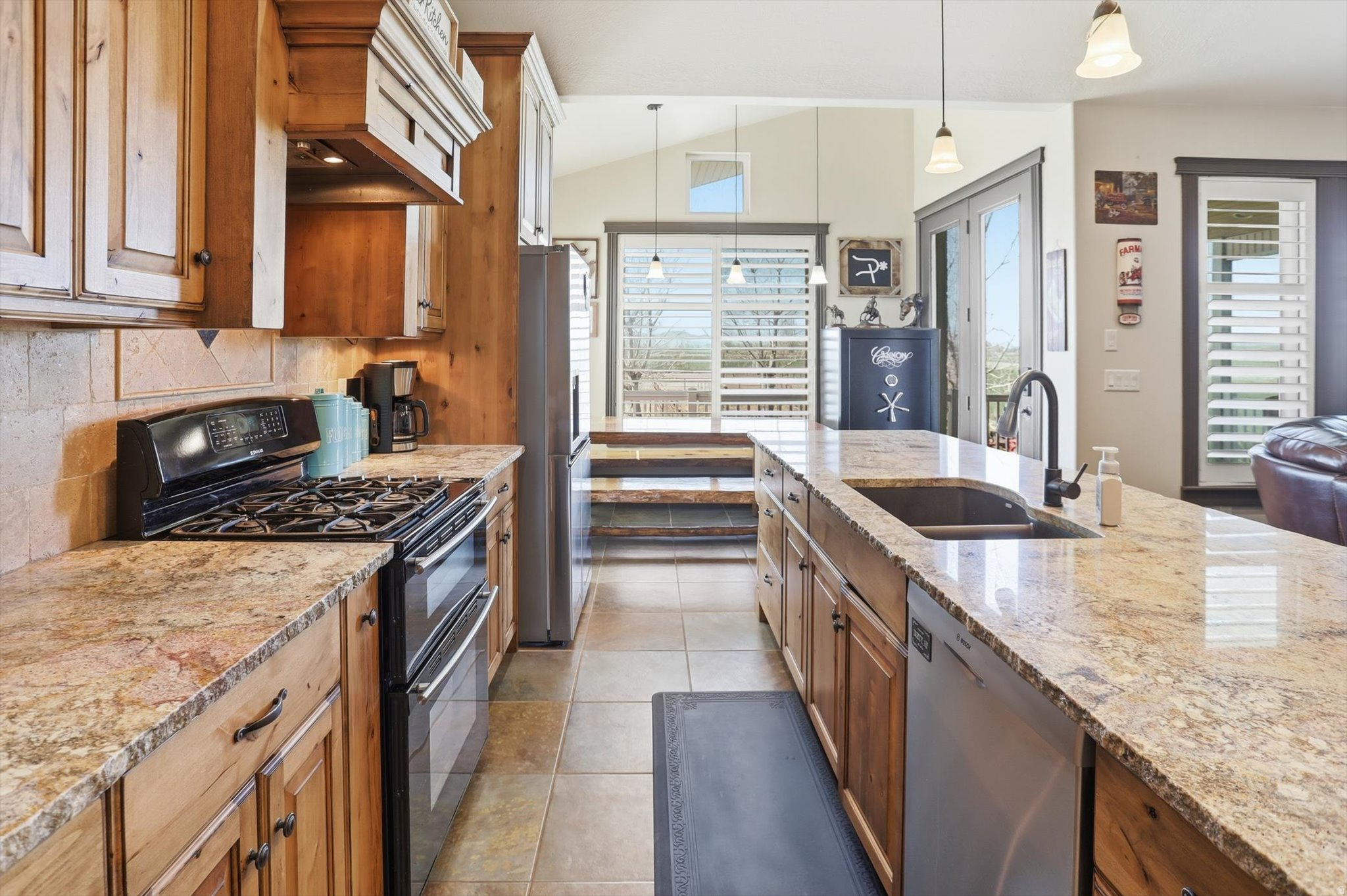 CALLS FORT DR - Residential