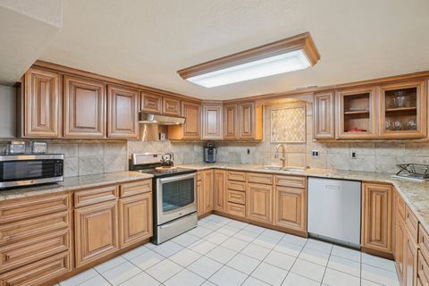 Tiny photo for 2686 E BONNEVILLE TERRACE DR, South Ogden, UT 84403 (MLS # 2152606)
