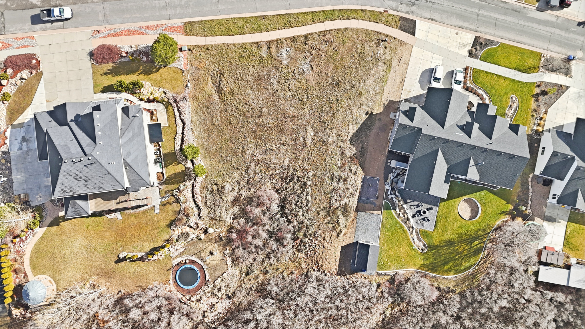 WHISPER RIDGE - Land