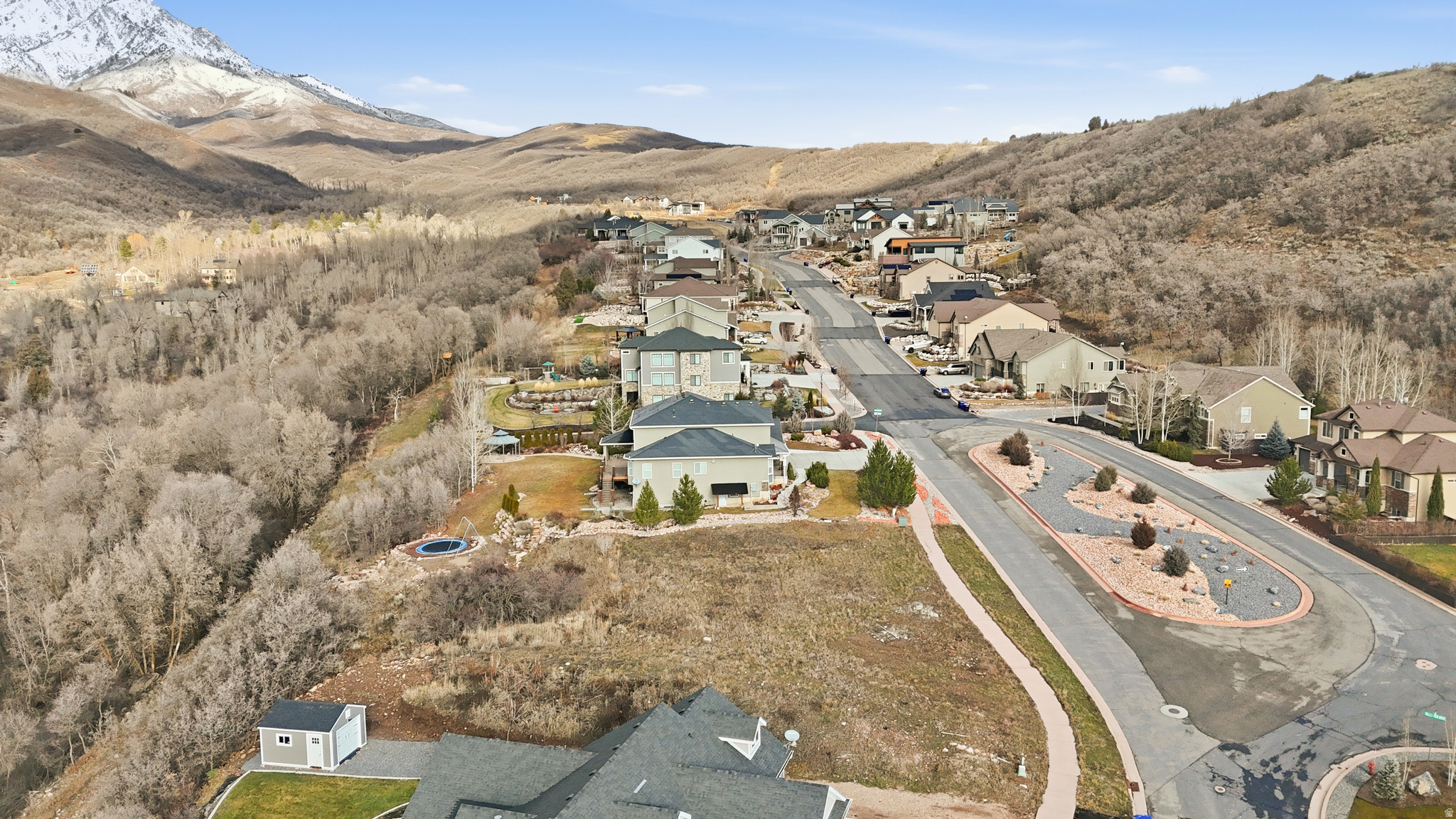 WHISPER RIDGE - Land