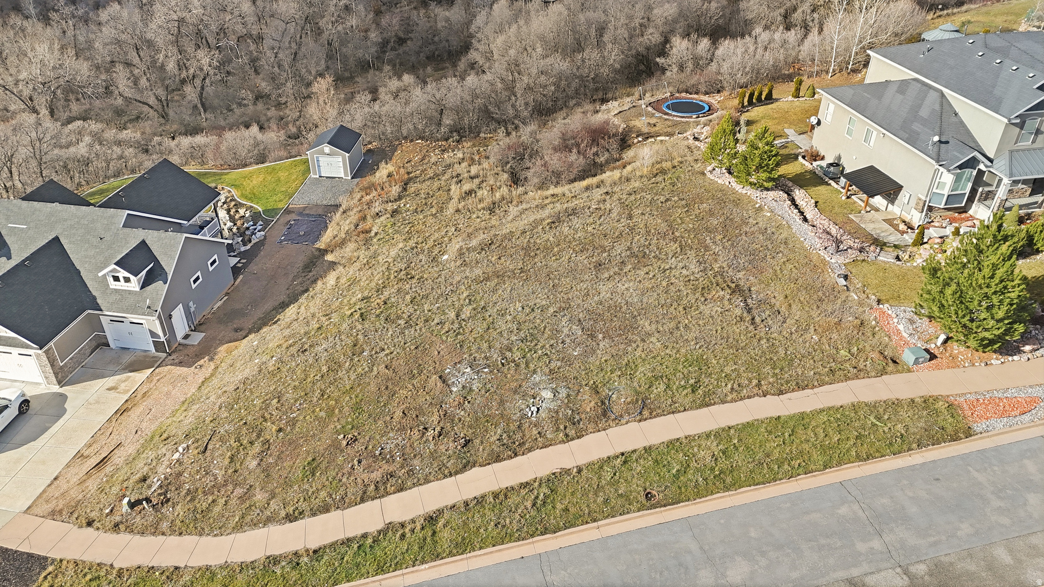 WHISPER RIDGE - Land