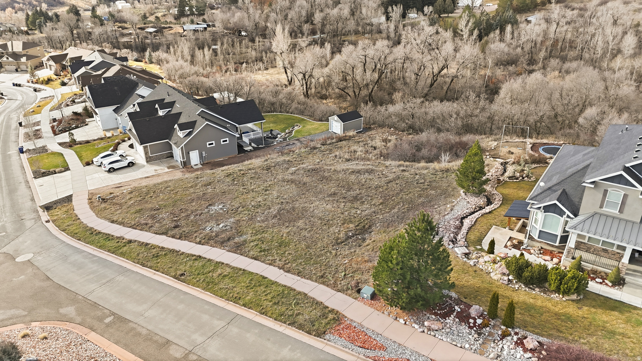 WHISPER RIDGE - Land