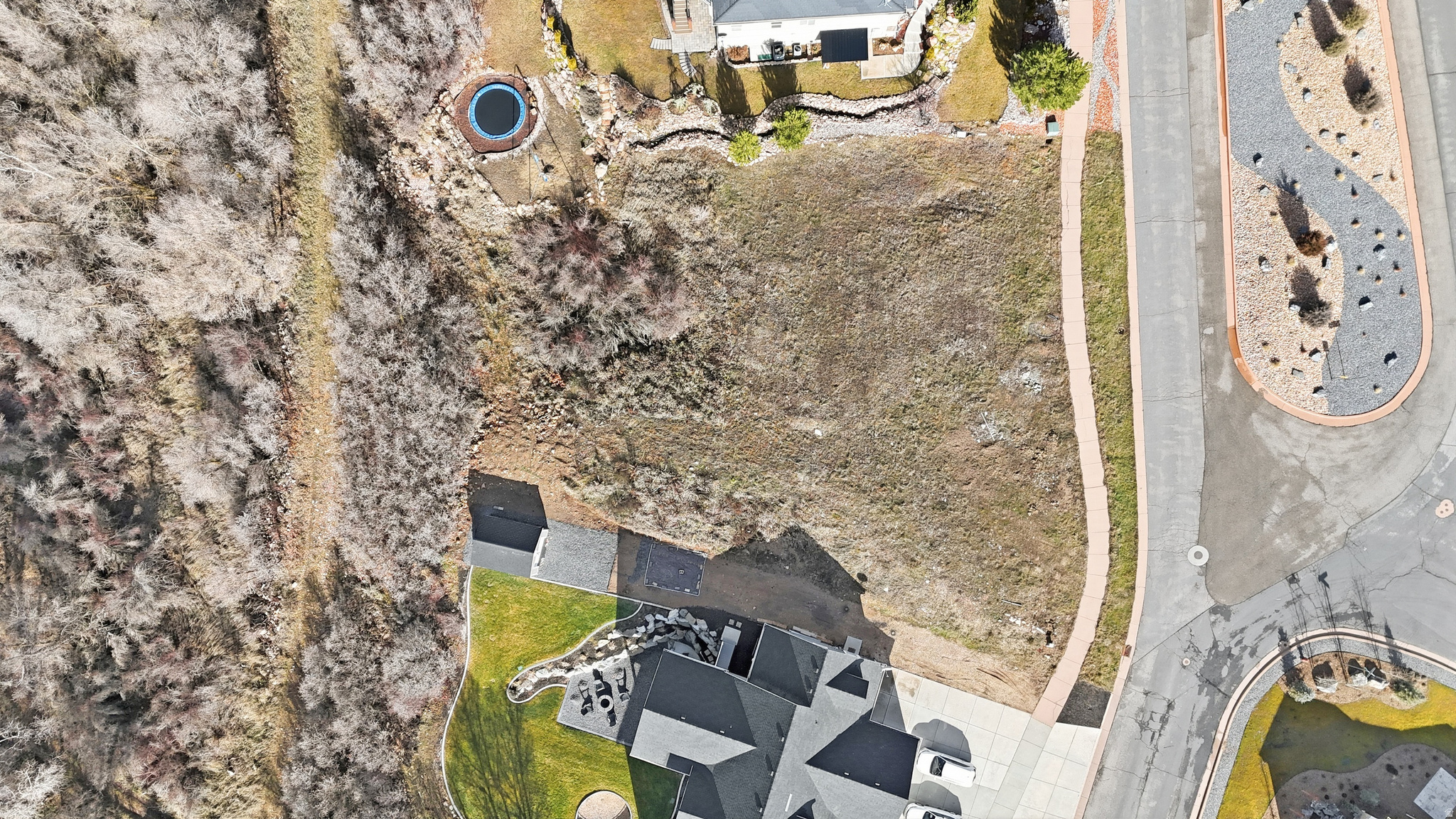 WHISPER RIDGE - Land