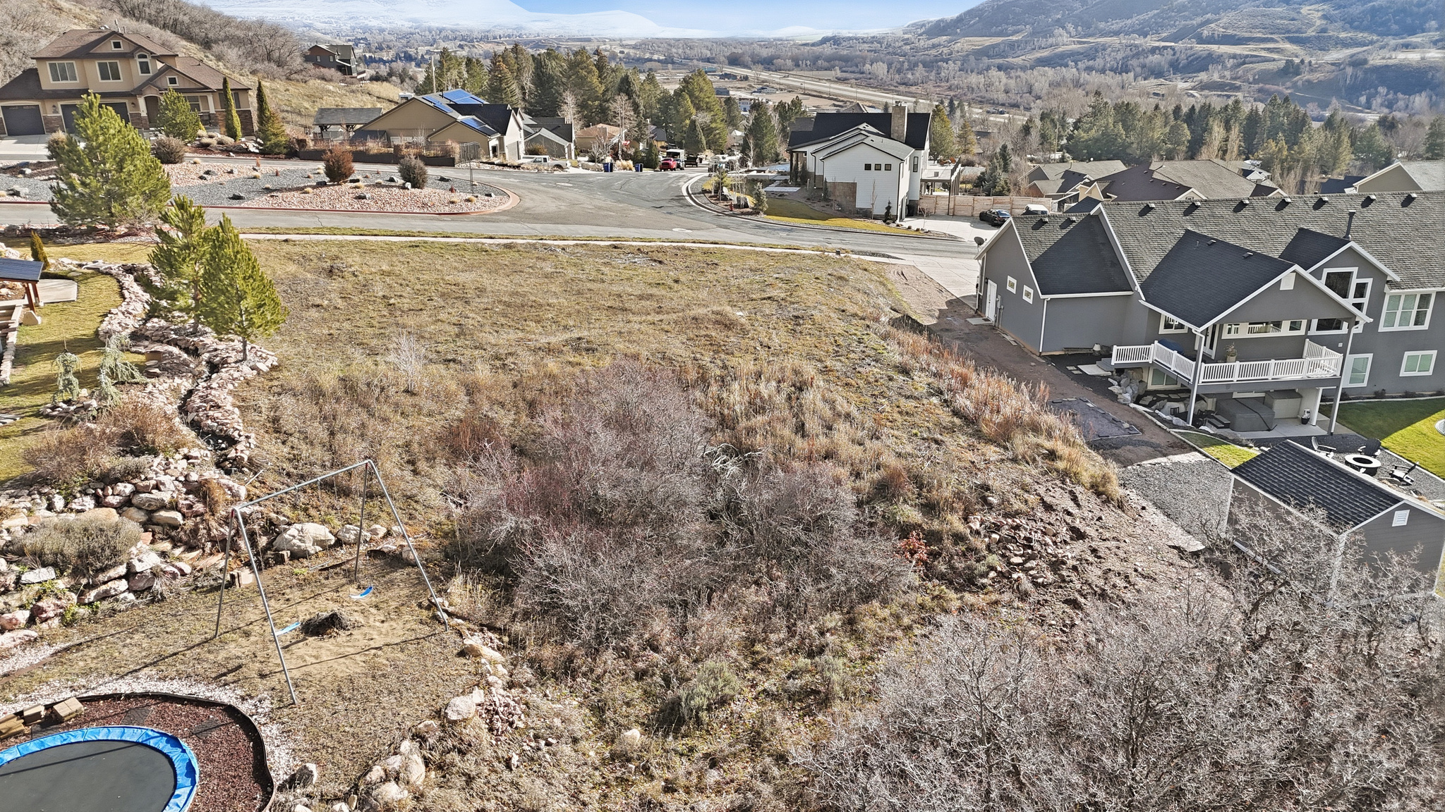 WHISPER RIDGE - Land