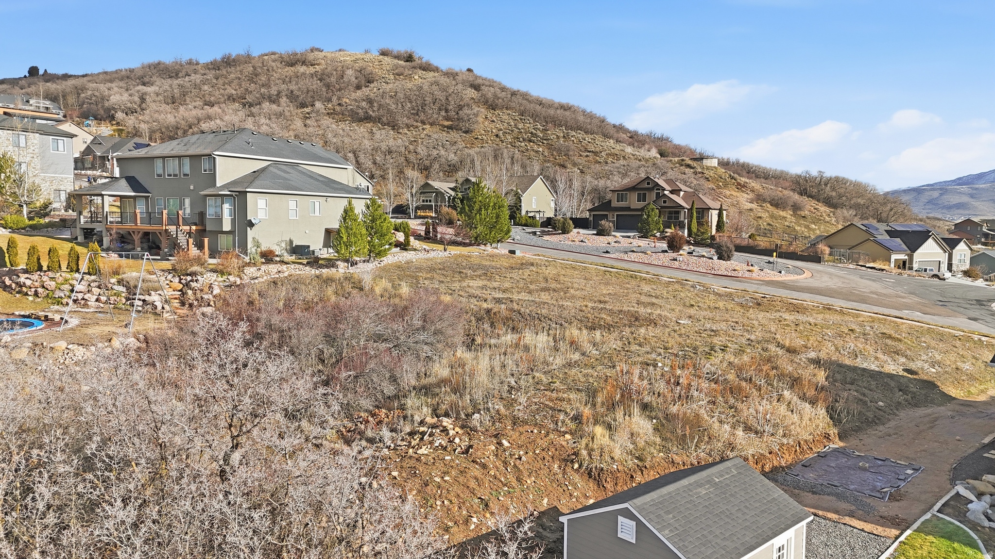 WHISPER RIDGE - Land