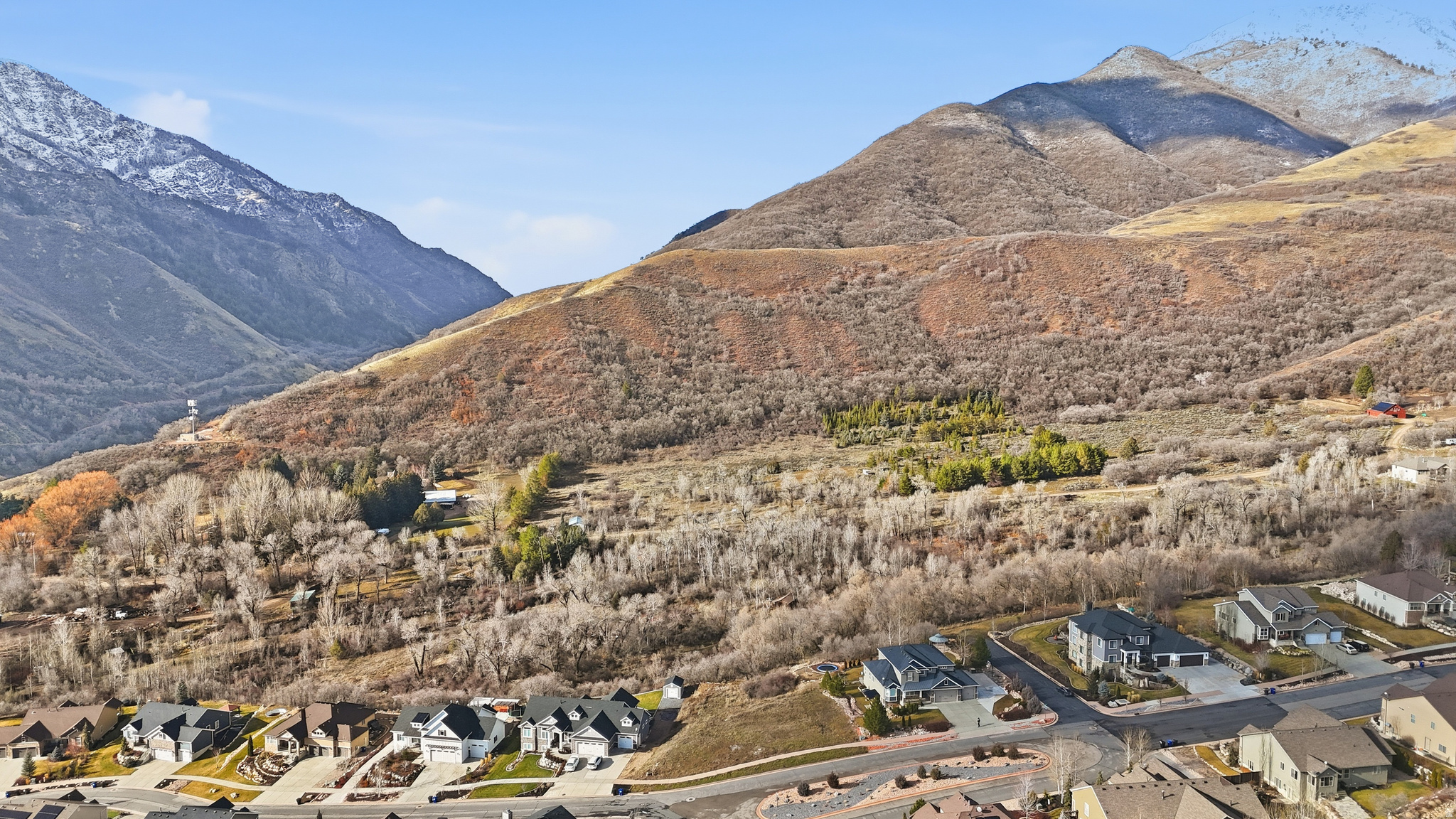 WHISPER RIDGE - Land