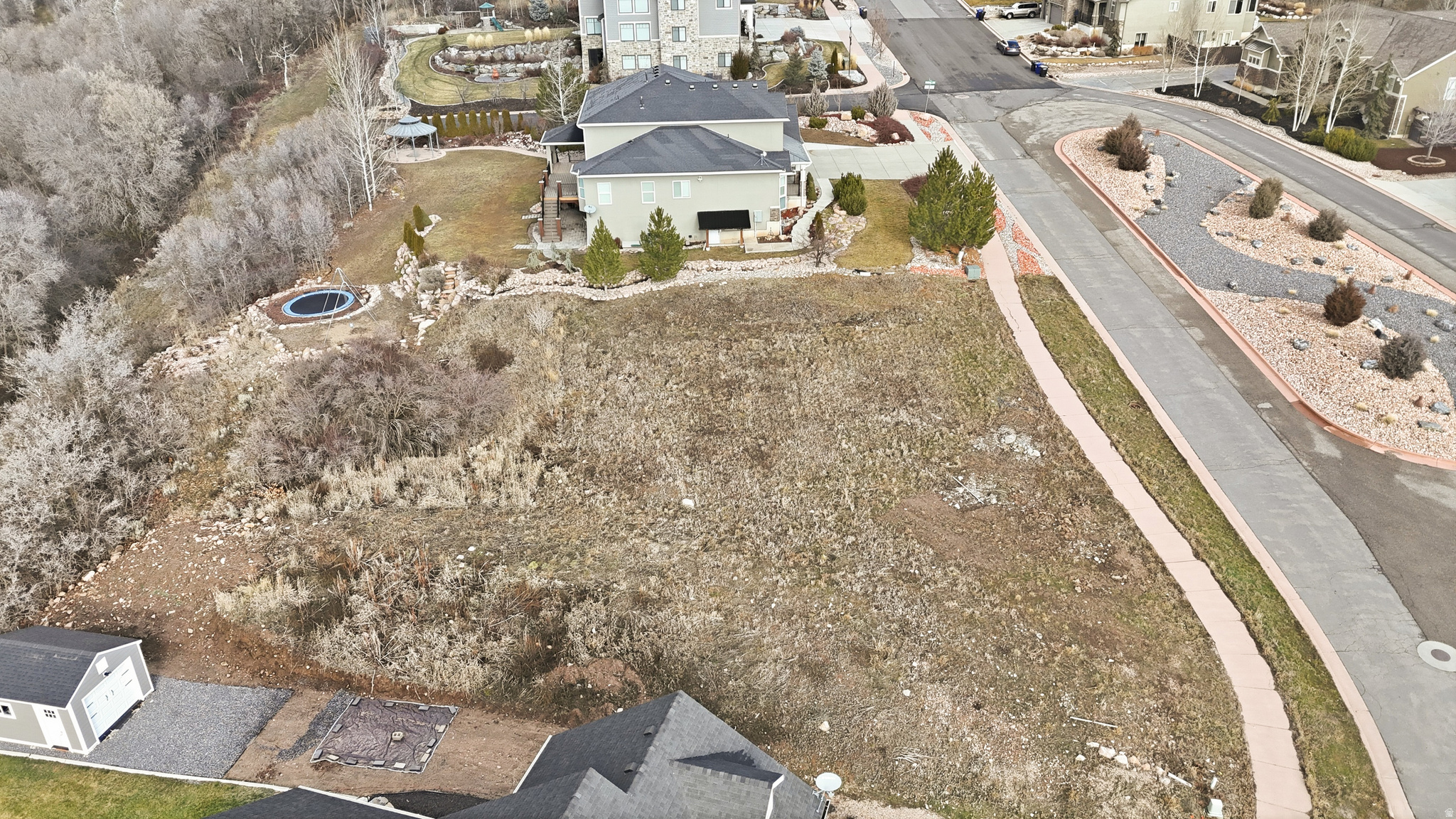 WHISPER RIDGE - Land