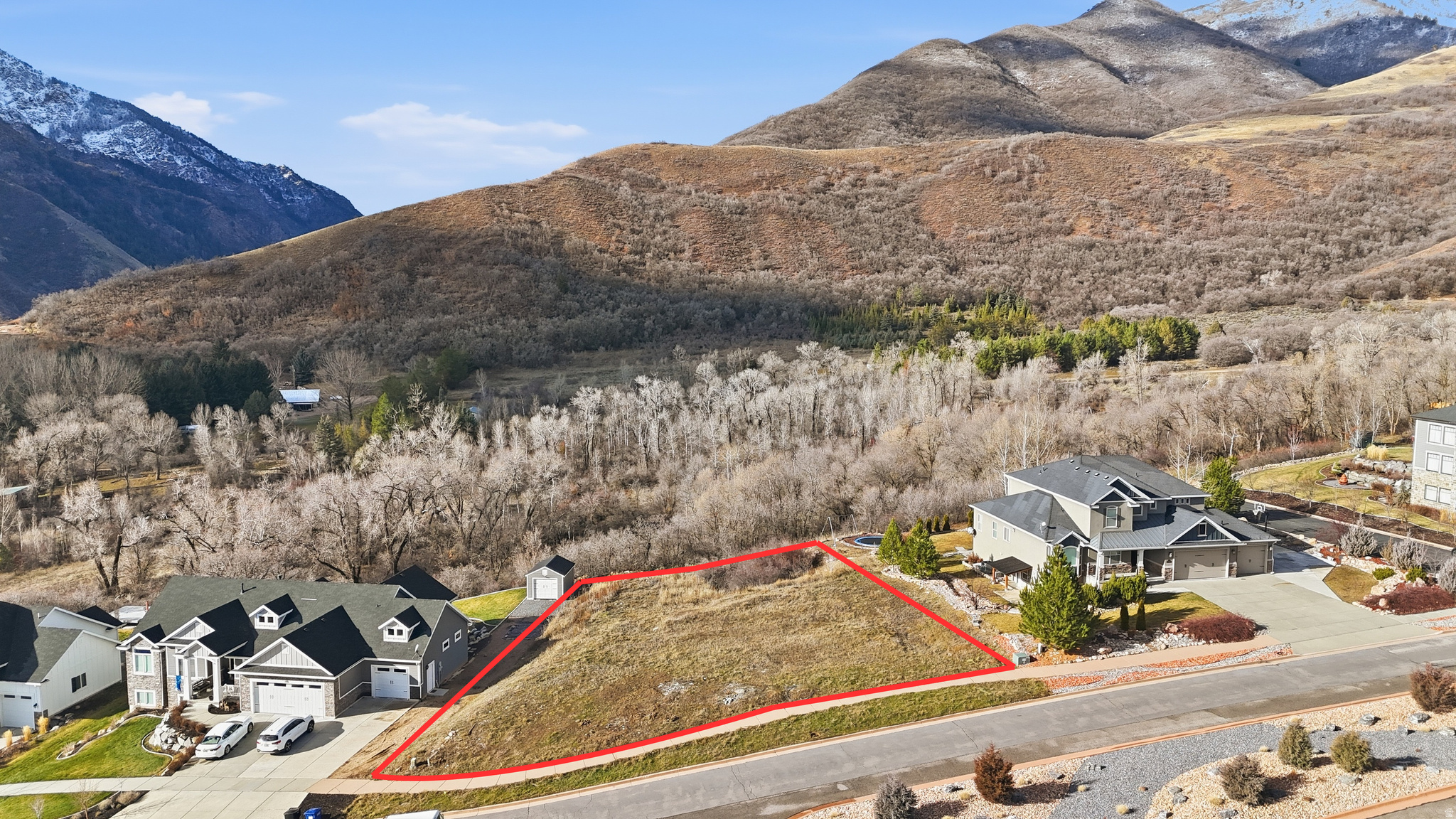 WHISPER RIDGE - Land