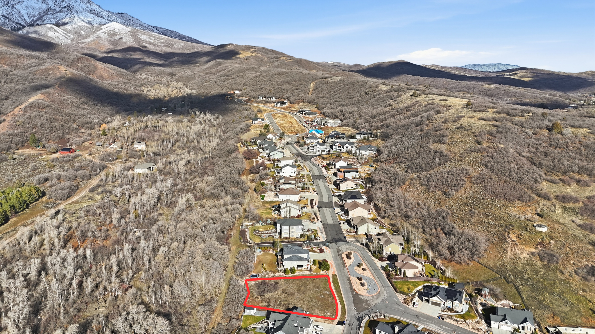 WHISPER RIDGE - Land