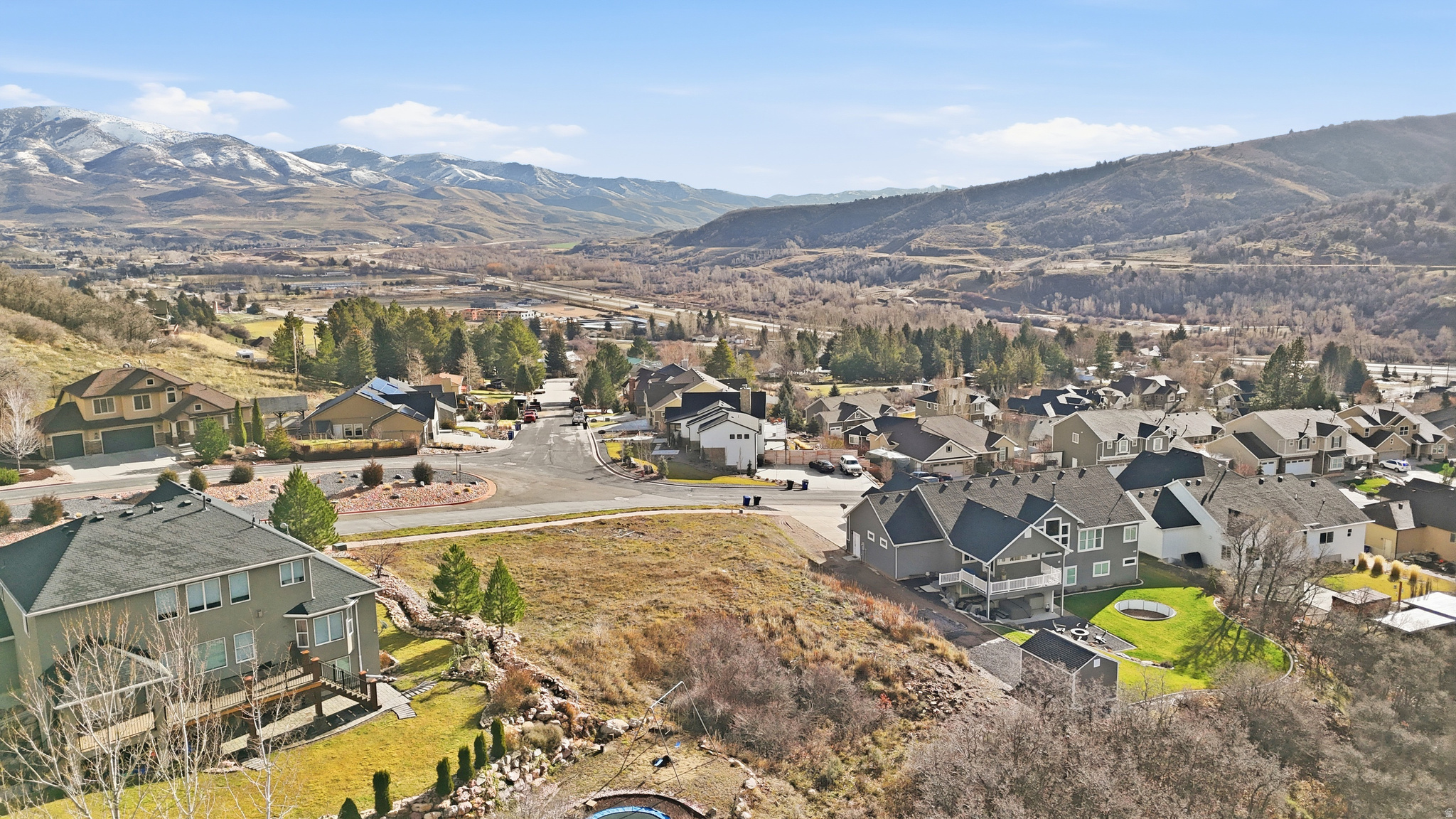 WHISPER RIDGE - Land