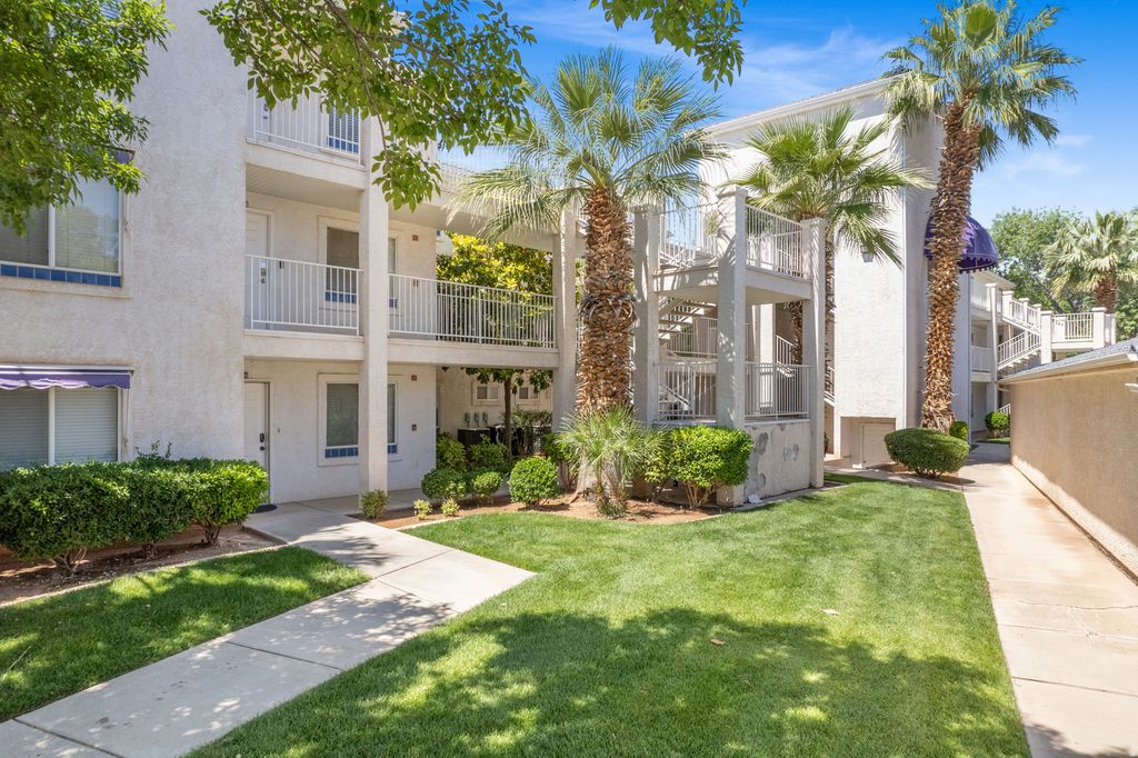 Photo of 1845 W CANYON VIEW DR #902, Saint George, UT 84770 (MLS # 2157937)
