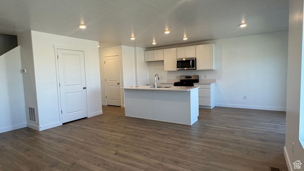 Photo of 902 E SAND DOLLAR WAY #2337, Saratoga Springs, UT 84045 (MLS # 2115155)