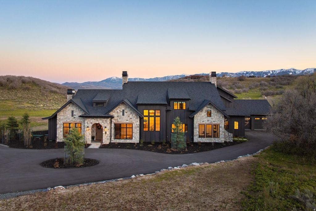 Photo of 663 W DEER HILL RD, Park City, UT 84098 (MLS # 2157670)