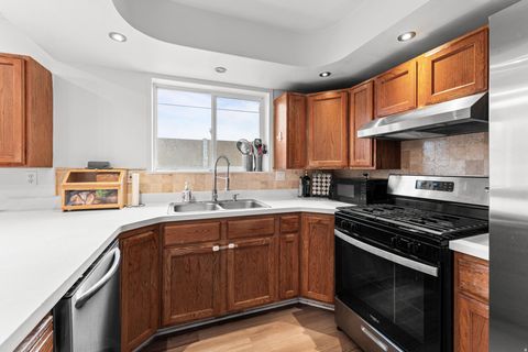 Tiny photo for 1563 E MOUNTAIN VIEW DR, Spanish Fork, UT 84660 (MLS # 2133929)