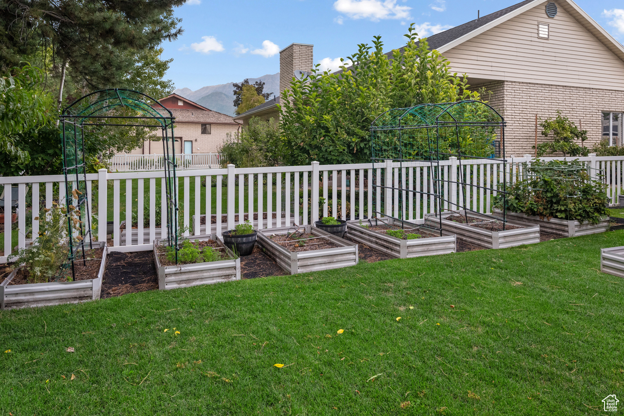 LINCOLN GARDENS - Residential