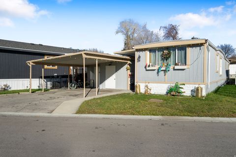 Tiny photo for 313 E VAGABOND DR, Murray, UT 84107 (MLS # 2127373)