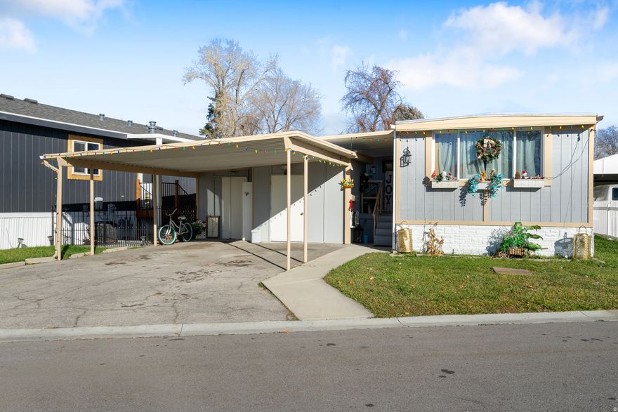 Motivated seller! Newly remodeled mobile home with an additional office/ living space. 55+ Gated community with a pool, clubhouse and pet-friendly areas.