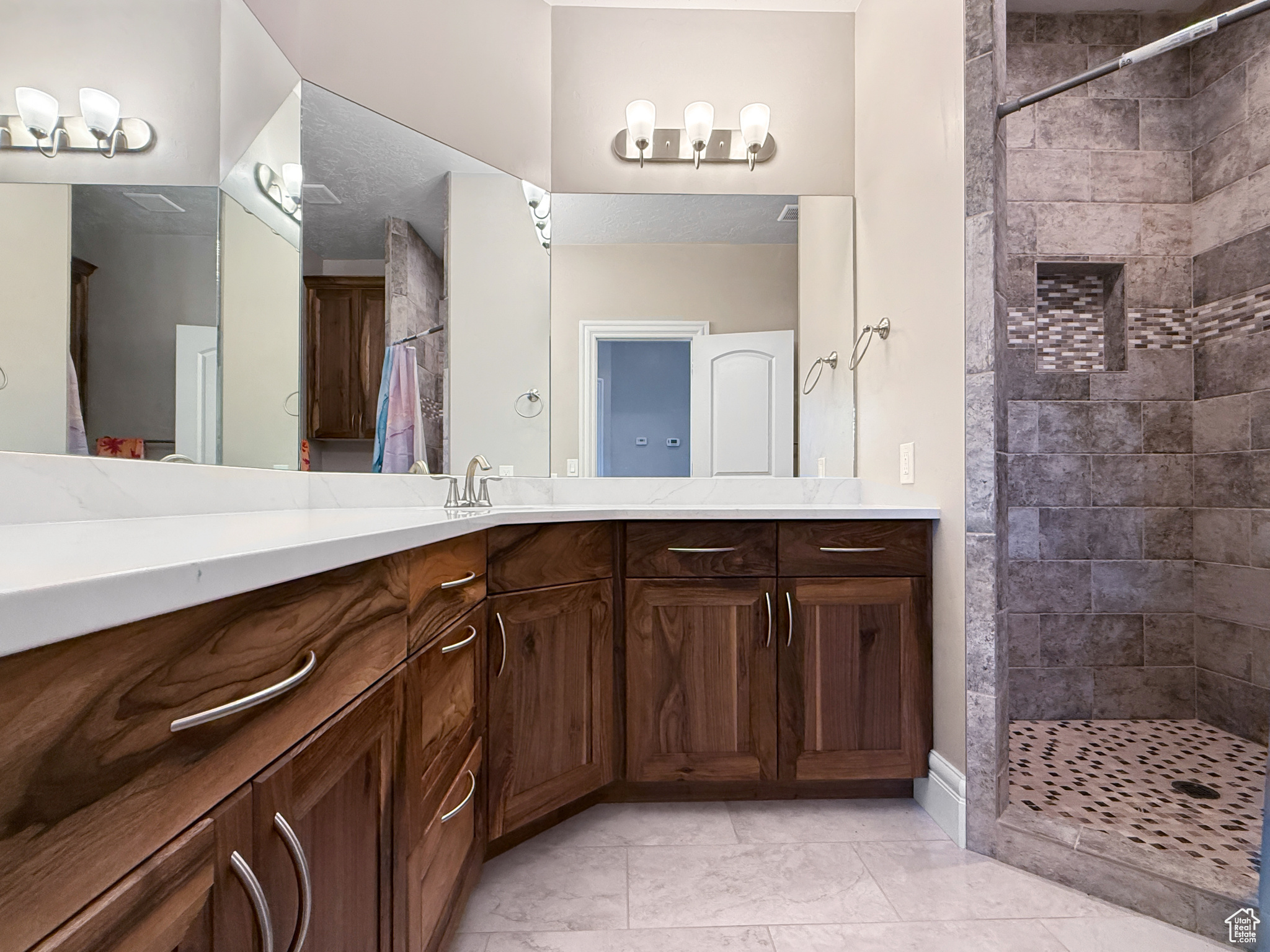 ASPYN ACRES - Residential