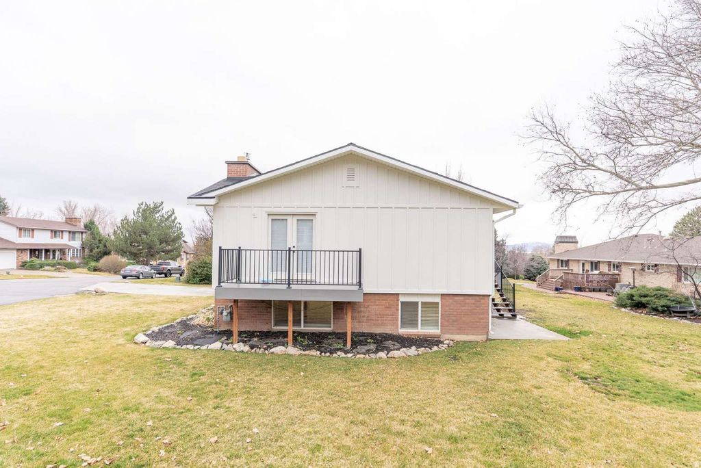 Photo of 732 SHERINGHAM CT, Farmington, UT 84025 (MLS # 2142718)