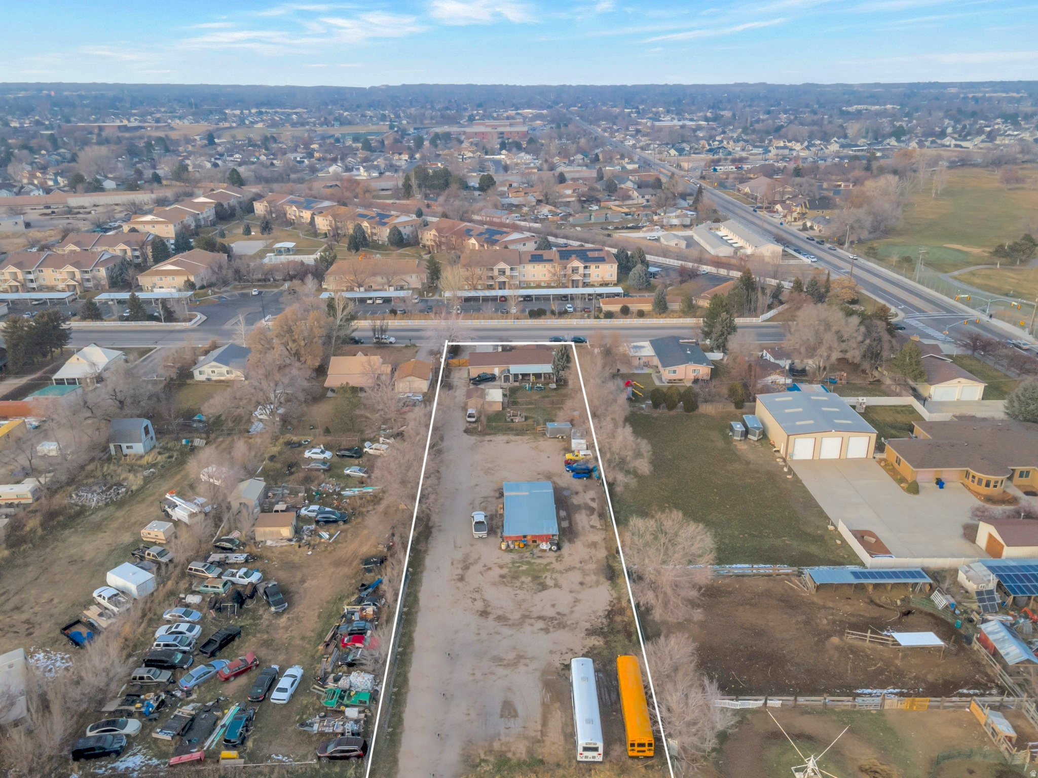 Main image without alt text