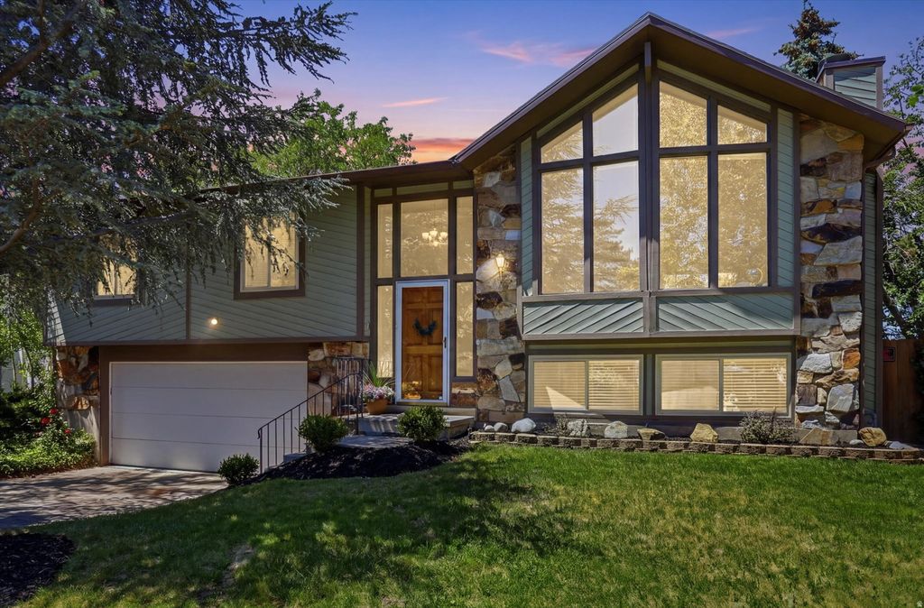 Photo of 8938 S MANCHESTER LN, Sandy, UT 84093 (MLS # 2162778)
