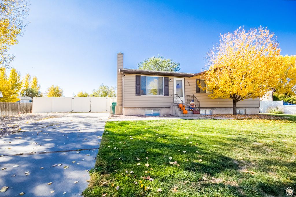 Photo of 322 S 800 W, Vernal, UT 84078 (MLS # 2123173)