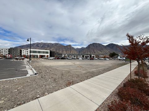 Photo of 402 W RIVERS EDGE DR, Provo, UT 84604 (MLS # 2126889)