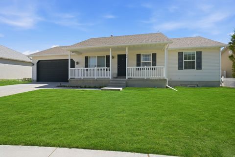 Photo of 2144 E EASTER DR, Eagle Mountain, UT 84005 (MLS # 2158274)