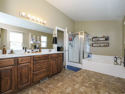 Tiny photo for 879 W SADDLEBROOK DR, Kaysville, UT 84037 (MLS # 2153526)