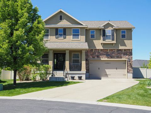 Tiny photo for 879 W SADDLEBROOK DR, Kaysville, UT 84037 (MLS # 2153526)