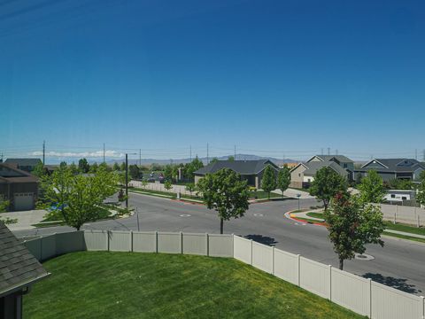 Tiny photo for 879 W SADDLEBROOK DR, Kaysville, UT 84037 (MLS # 2153526)