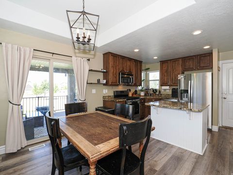 Tiny photo for 879 W SADDLEBROOK DR, Kaysville, UT 84037 (MLS # 2153526)
