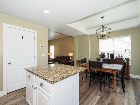 Tiny photo for 879 W SADDLEBROOK DR, Kaysville, UT 84037 (MLS # 2153526)