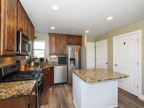 Tiny photo for 879 W SADDLEBROOK DR, Kaysville, UT 84037 (MLS # 2153526)