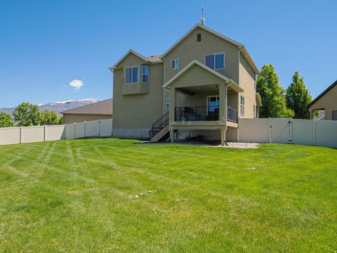 Tiny photo for 879 W SADDLEBROOK DR, Kaysville, UT 84037 (MLS # 2153526)