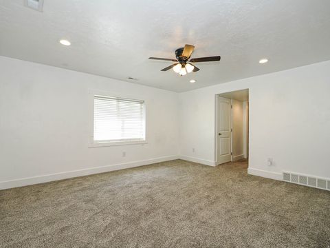 Tiny photo for 879 W SADDLEBROOK DR, Kaysville, UT 84037 (MLS # 2153526)