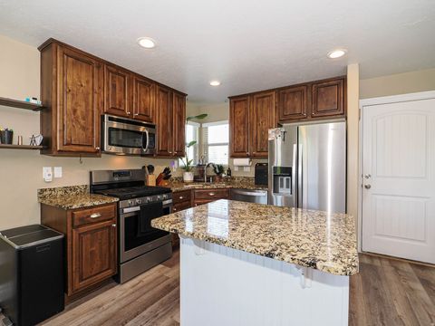 Tiny photo for 879 W SADDLEBROOK DR, Kaysville, UT 84037 (MLS # 2153526)