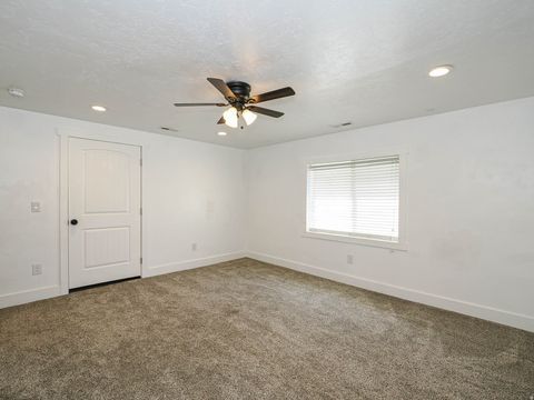 Tiny photo for 879 W SADDLEBROOK DR, Kaysville, UT 84037 (MLS # 2153526)