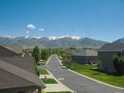 Tiny photo for 879 W SADDLEBROOK DR, Kaysville, UT 84037 (MLS # 2153526)
