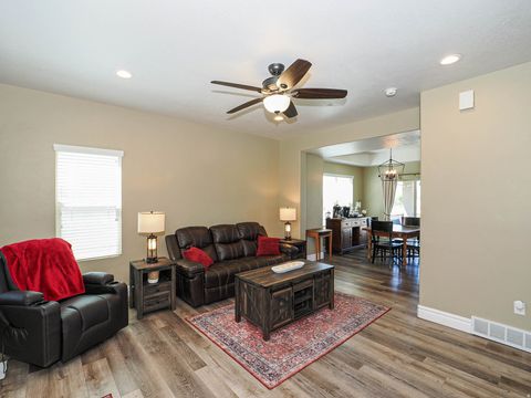 Tiny photo for 879 W SADDLEBROOK DR, Kaysville, UT 84037 (MLS # 2153526)