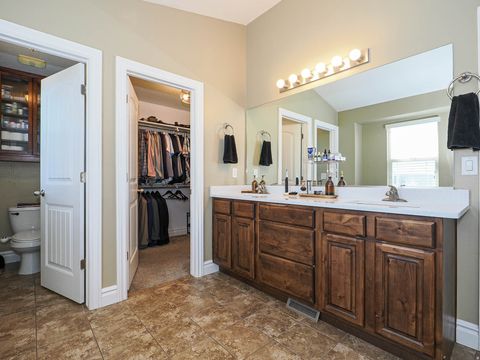 Tiny photo for 879 W SADDLEBROOK DR, Kaysville, UT 84037 (MLS # 2153526)