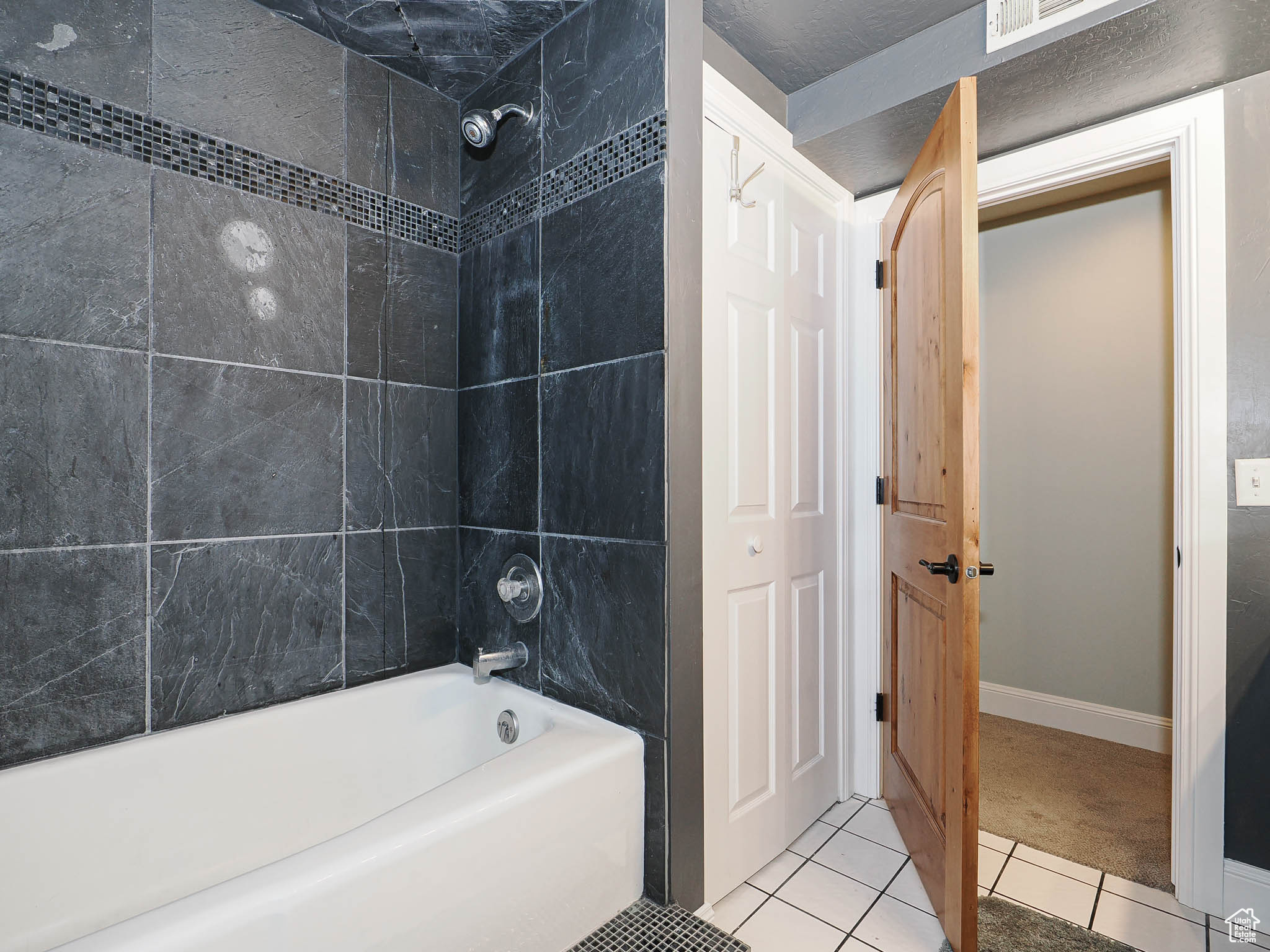 BRIDLEWALK - Residential